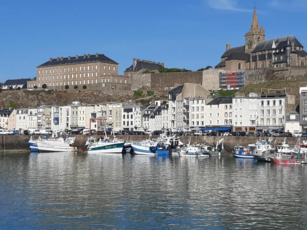 Magnifique appartement, face au Port de Granville, avec vue sur mer, à 200 m du centre ville. Extérieur photo